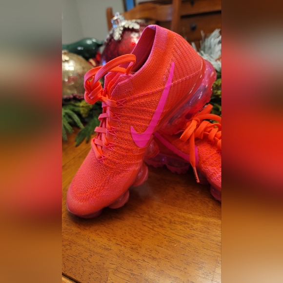 RARE Ladies NIKE Air Vapormax Hyper Punch - Picture 3 of 5